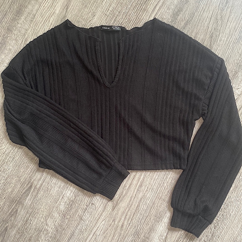 🖤Black crop long sleeve top, size medium🖤